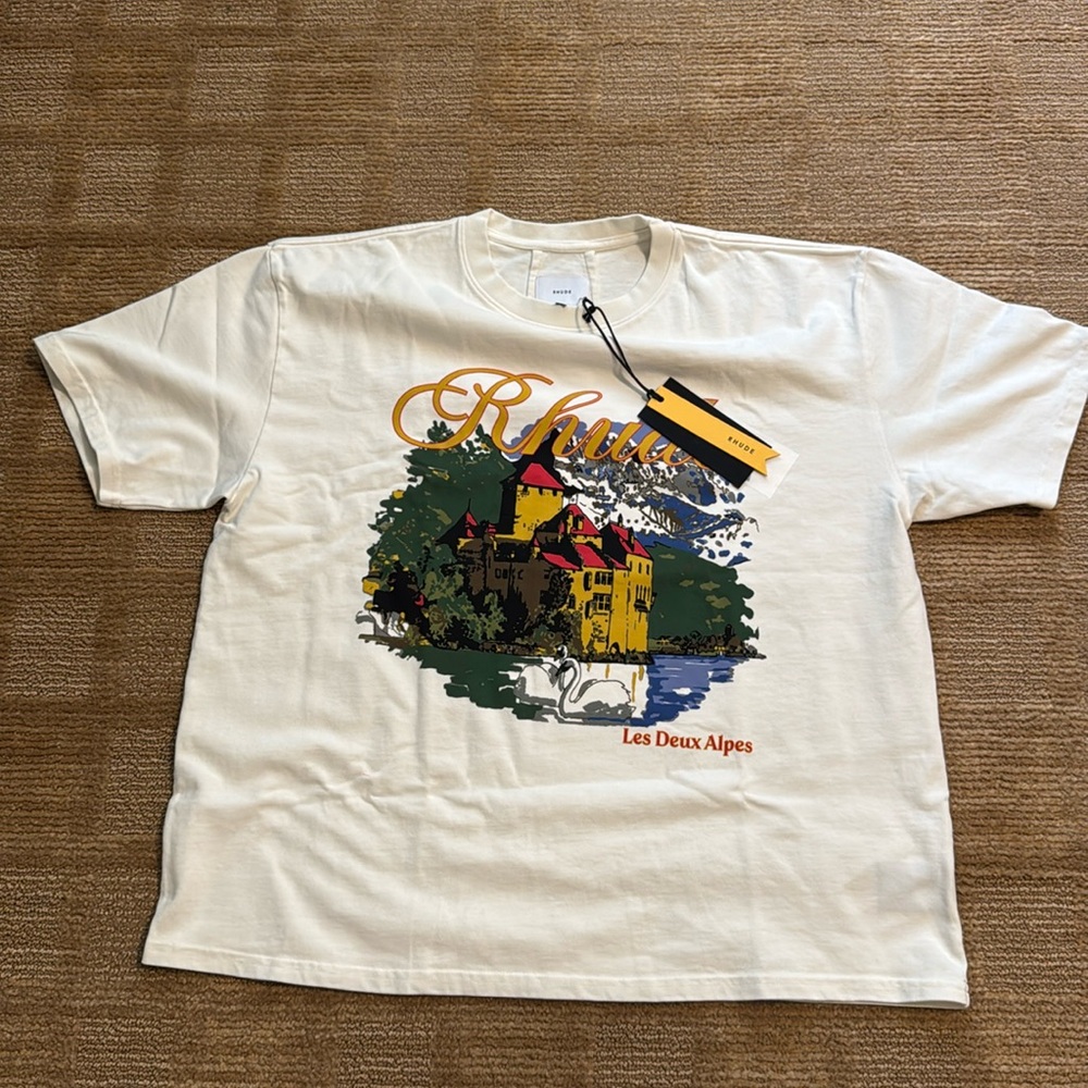 Rhude VTG White (New With Tags)
Chataeu Alpes Tee
XL